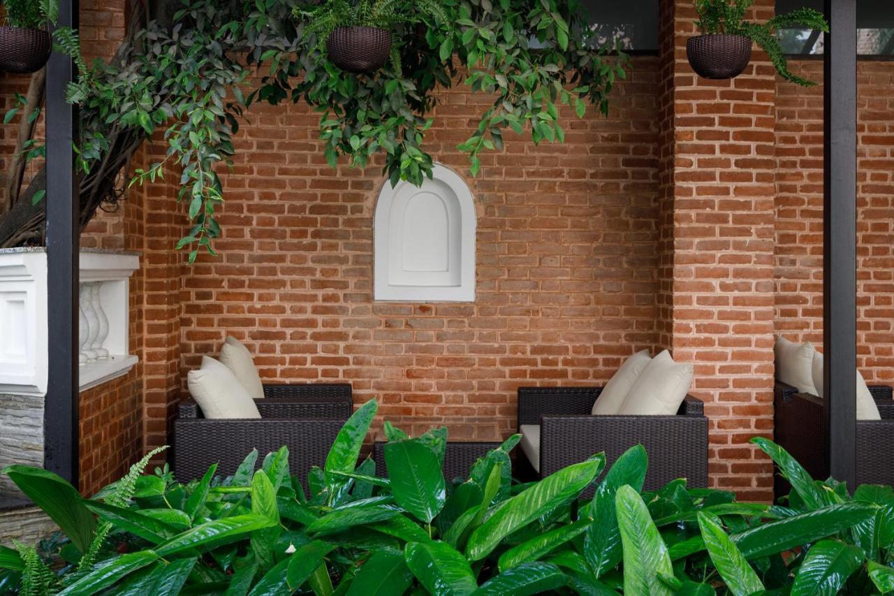 Hotel Thrive, A Tropical Courtyard Katmandú Exterior foto