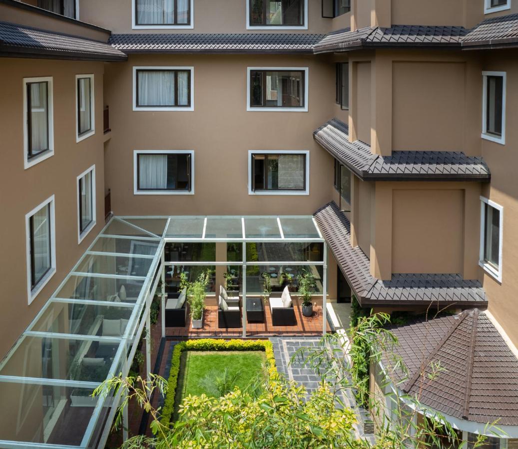 Hotel Thrive, A Tropical Courtyard Katmandú Exterior foto
