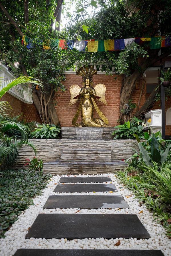 Hotel Thrive, A Tropical Courtyard Katmandú Exterior foto