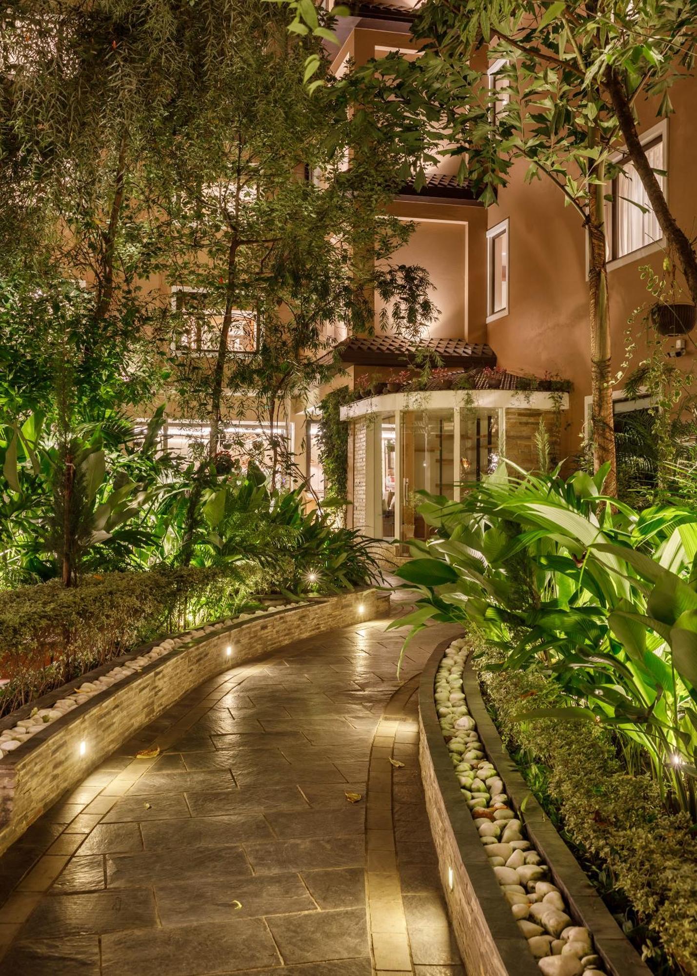 Hotel Thrive, A Tropical Courtyard Katmandú Exterior foto